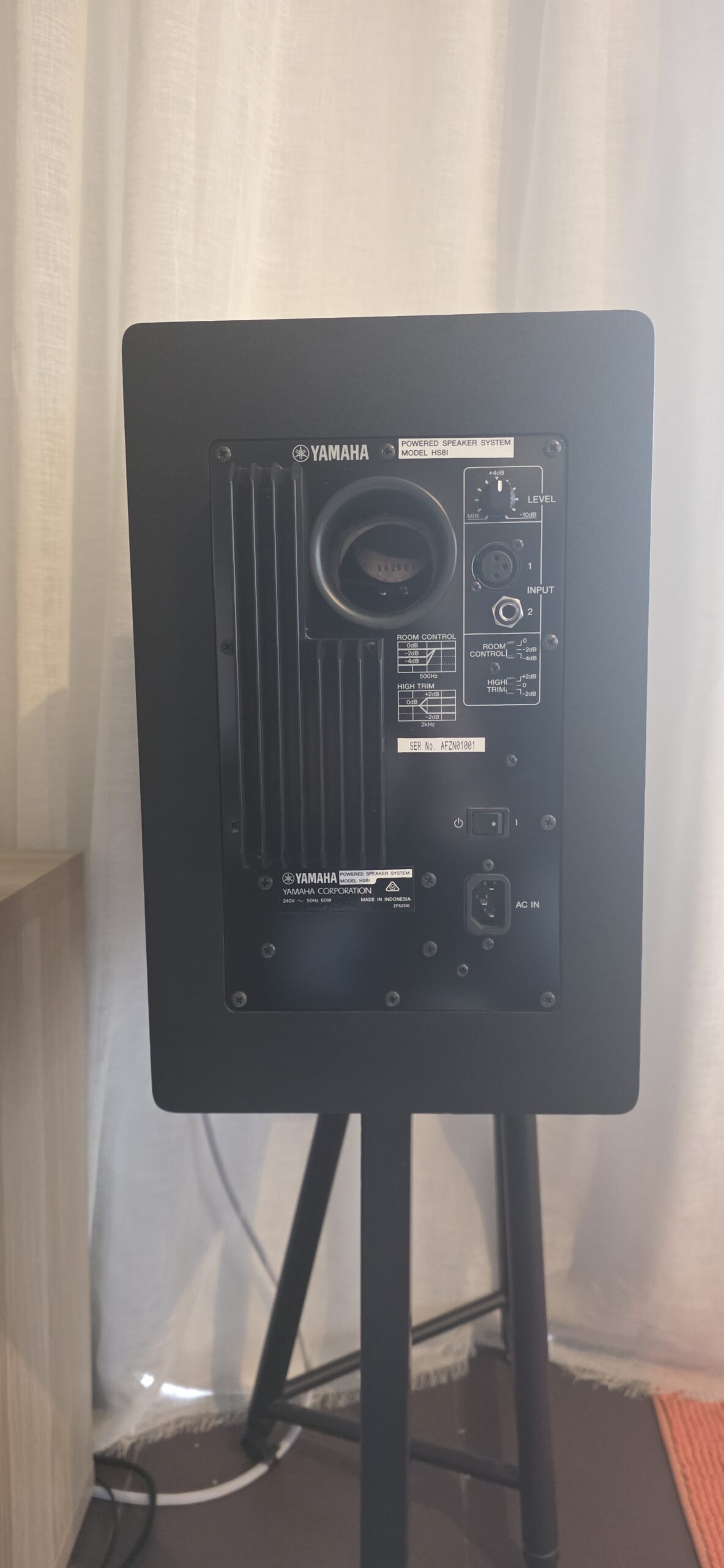 Yamaha HS8 rear Panel